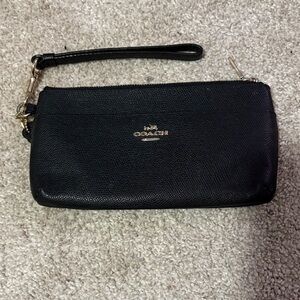 Nwot Coach Black pebbled leather  Textured Wristlet